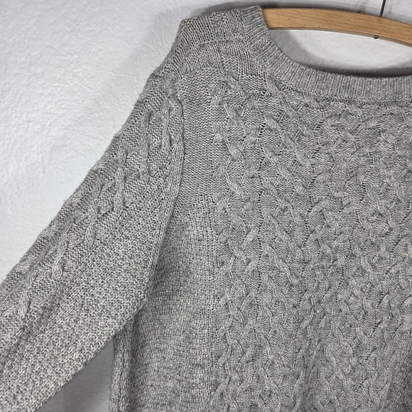 Vince Grey Colorblock Cable Knit Crewneck Sweater Size M Yak & Wool Blend - Picture 10 of 16